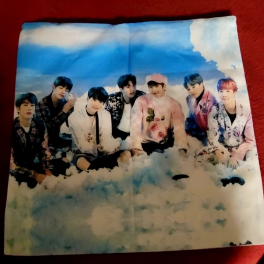 NWT BTS PILLOWCASE 18×18